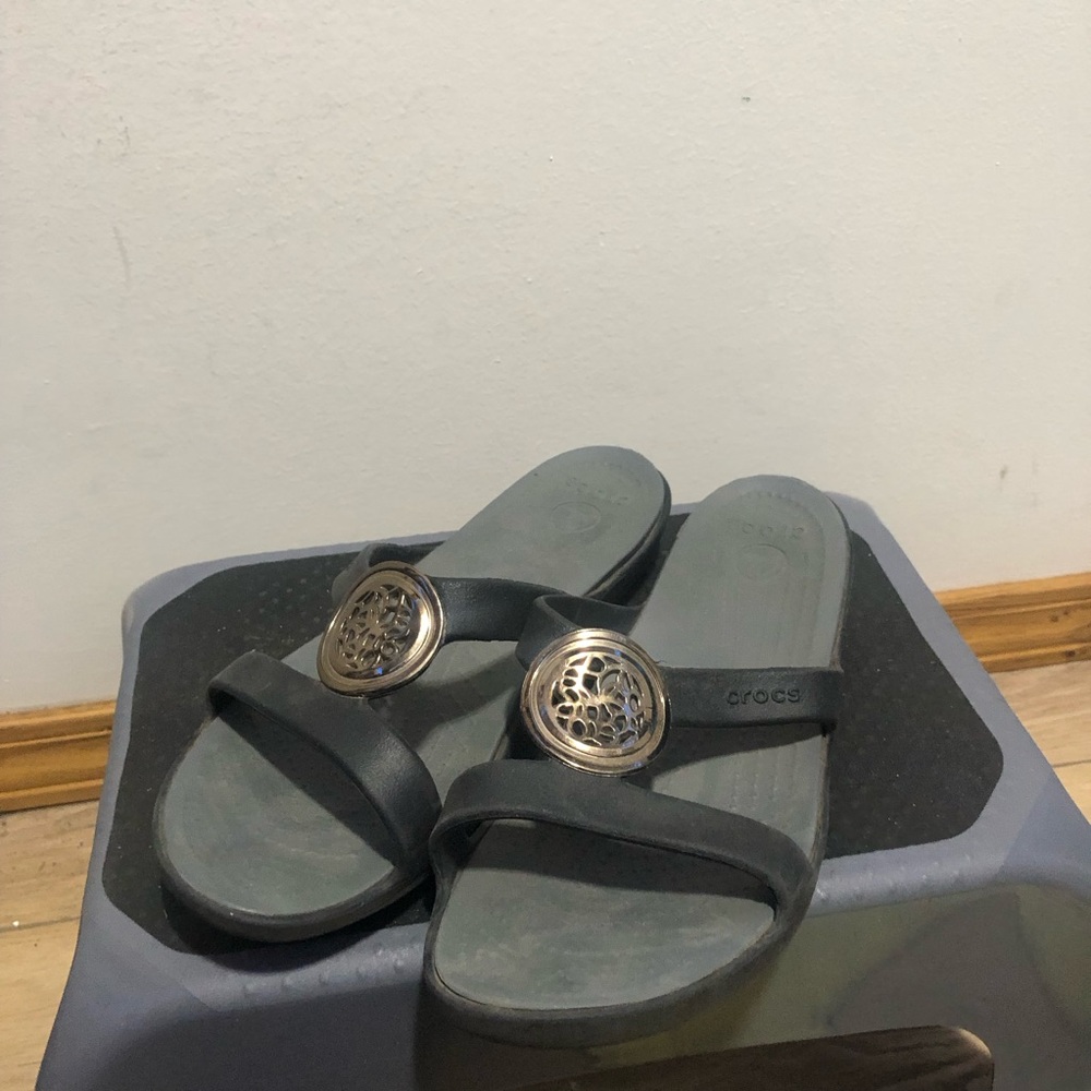 CROCS Santa Circle Black Slide Sandals with Decorative Medallions Shoes Size W8 - Picture 10 of 14